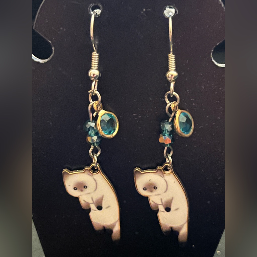 Sgc619 Handcrafted Cat Boho Dangle Earrings With Glass Charms Siamese